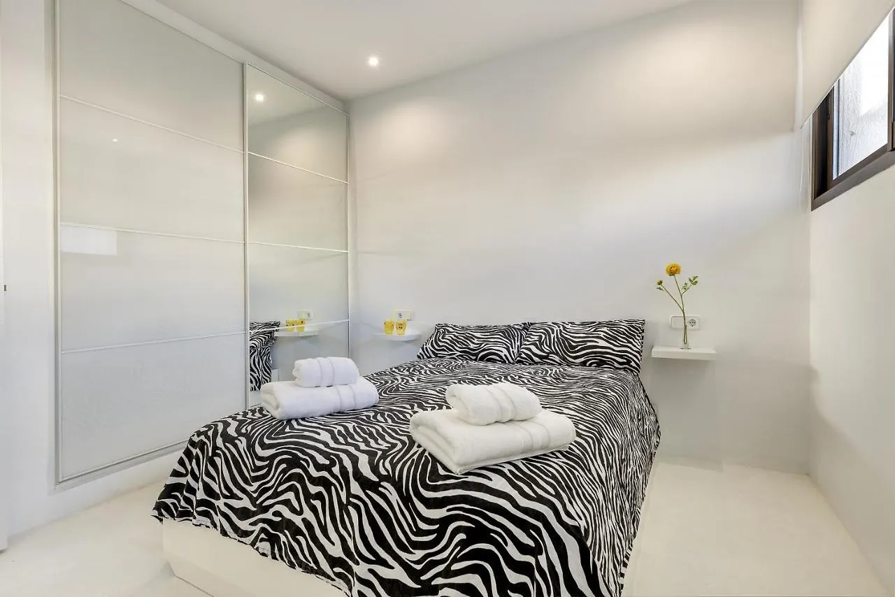 Beachfront Apartment In Alcudia Beach Cb 3  Αλκούδια