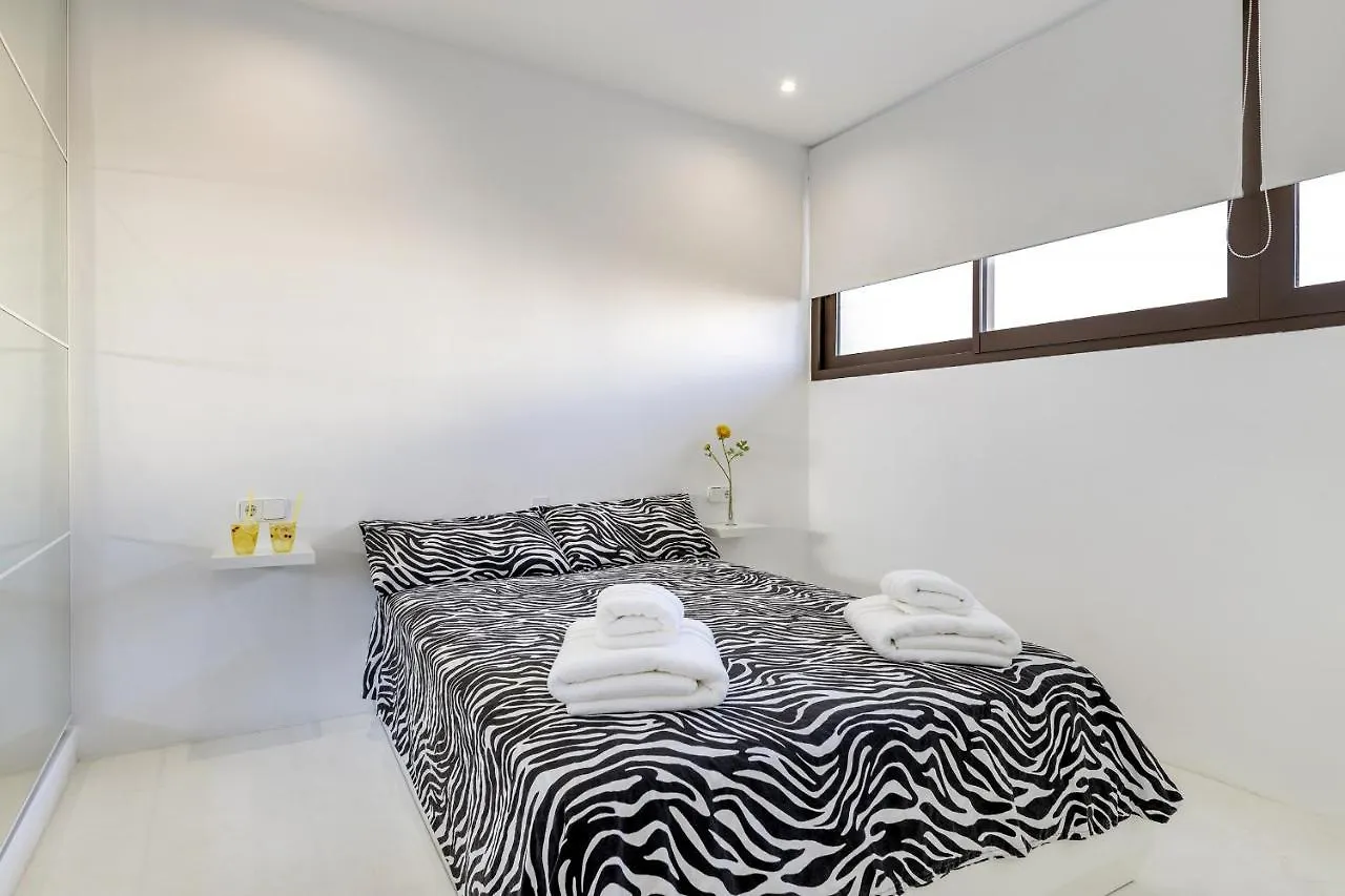 Beachfront Apartment In Alcudia Beach Cb 3 Hiszpania